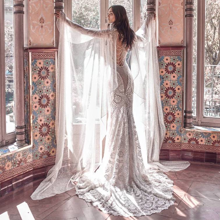 8 Fantastic Wedding Dresses Any Woman May Sell Her Soul For
