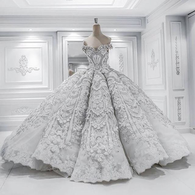 8 Fantastic Wedding Dresses Any Woman May Sell Her Soul For
