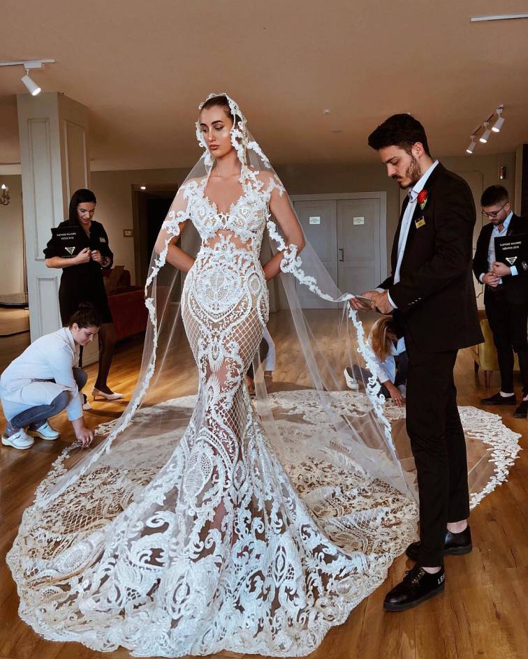 8 Fantastic Wedding Dresses Any Woman May Sell Her Soul For